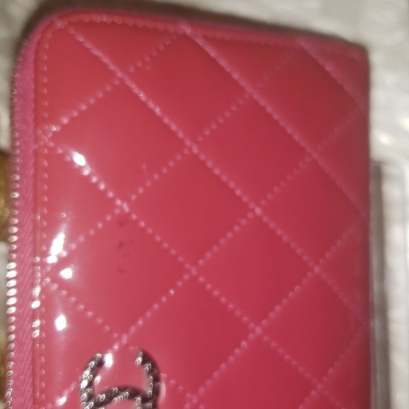 Chanel Quilted Patent Longwallet - Picture 5 of 15